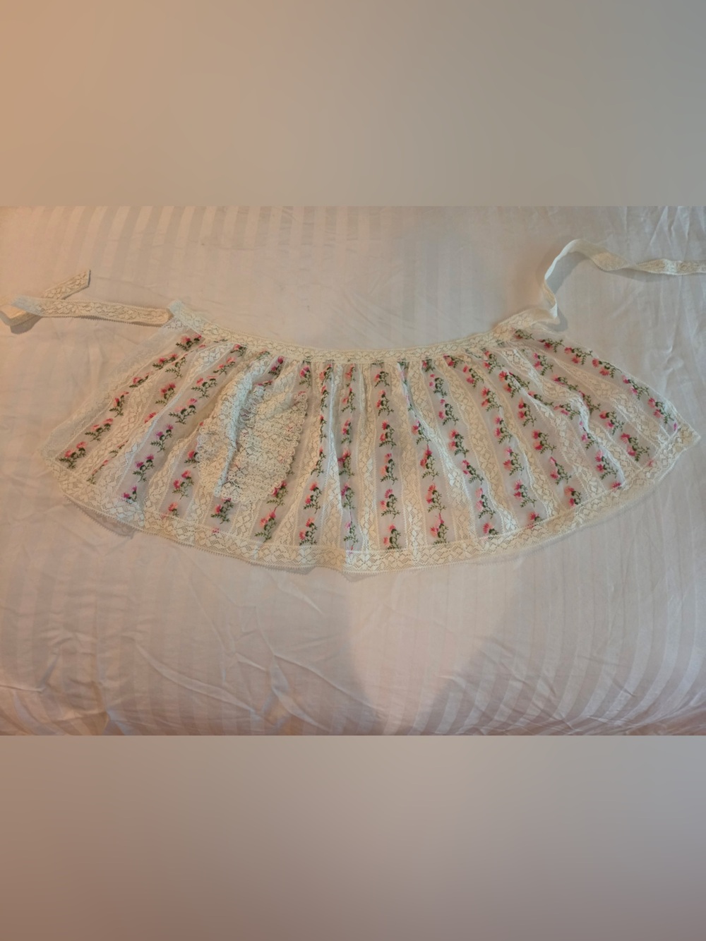 Vintage-Inspired Lace Trim Floral apron Panel - Cream with Pink Roses